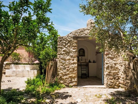 Wall, Shrub, Arch, Stone Wall, Garden, Flowerpot, Flagstone, Landscaping, Houseplant