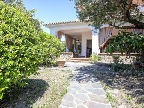 Garden, Shade, Estate, Landscaping, Hacienda, Backyard, Resort, Yard, Villa, Eco Hotel