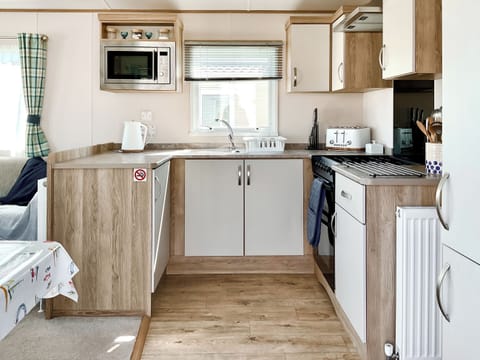 Open plan living space | Seaside Jollys, Blue Anchor