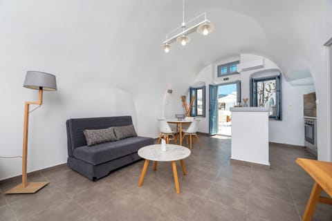 Traditional Quadruple Room, Courtyard View | In-room safe, soundproofing, iron/ironing board, free WiFi