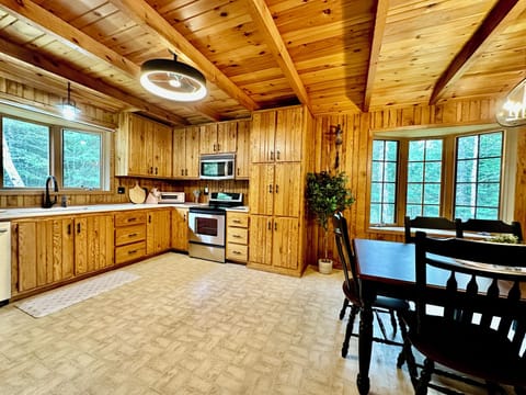 Open concept Kitchen/dining