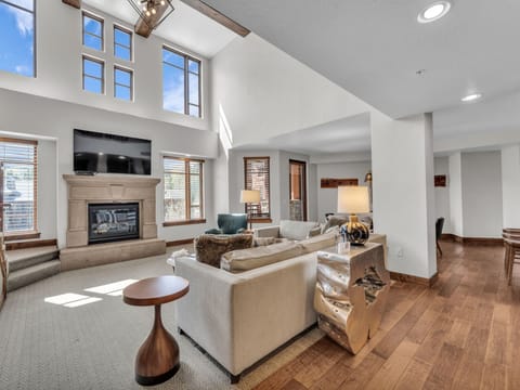 Living room 1: Main floor, gas fireplace, Smart TV, patio access