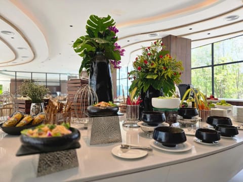 Daily buffet breakfast for a fee