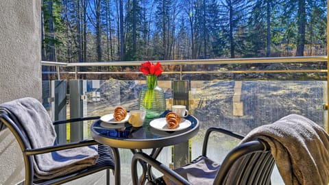 Apartment (25C) | Balcony