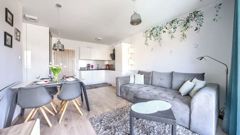 Apartament (305) Pool View | Living area | Flat-screen TV