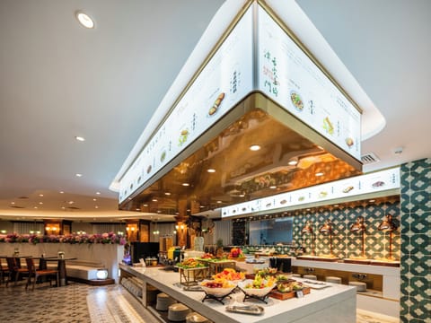 Daily buffet breakfast for a fee