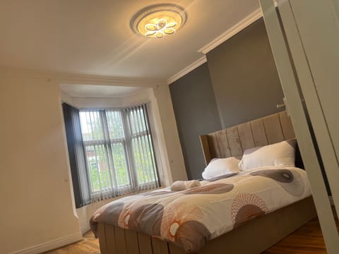 House | 1 bedroom, iron/ironing board, free WiFi, bed sheets