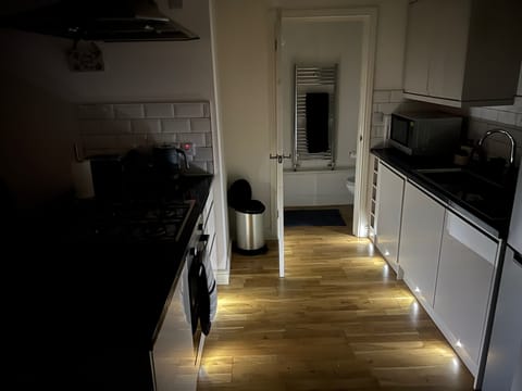 Cottage | Private kitchen | Fridge, microwave, oven, stovetop