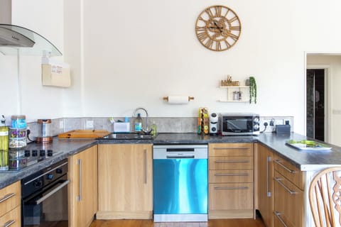 Kitchen with dishwasher