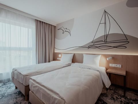 Standard Twin Room | Desk, blackout drapes, soundproofing, iron/ironing board