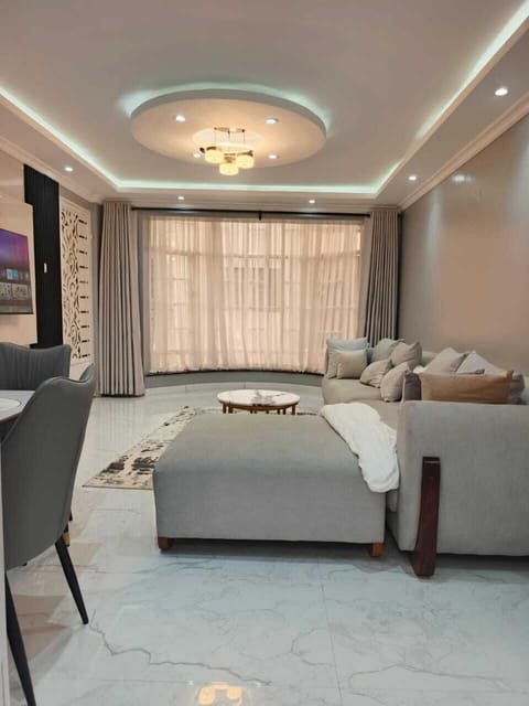 Deluxe Apartment, City View | Living area
