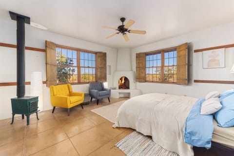 Deluxe Double Room, Desert View | Bed sheets