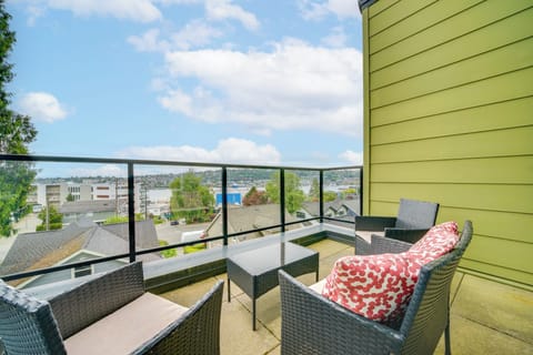 Seattle Vacation Rental | Studio | 1BA | 485 Sq Ft | Stairs Required