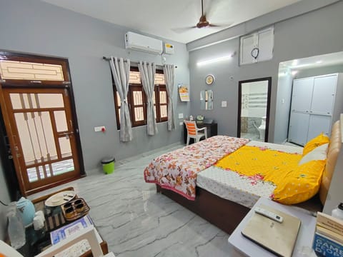 Deluxe Double Room, City View | Desk, laptop workspace, free WiFi