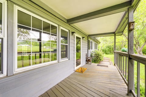 Waynesville Vacation Rental | 2BR | 2BA | 1,100 Sq Ft | Steps Required to Enter