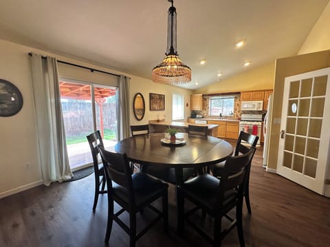 Spacious kitchen and dining room