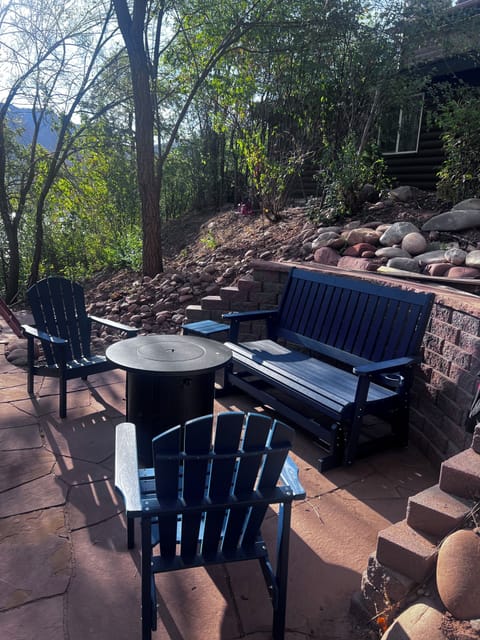Outdoor firepit/sitting area
