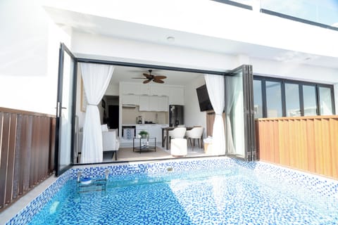 PRIVATE POOL