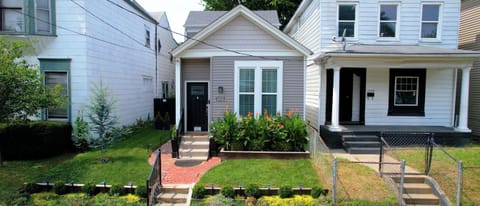 Street view of property 