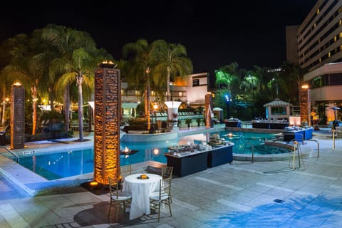 2 outdoor pools, sun loungers
