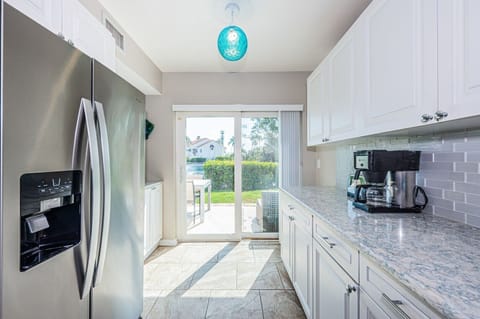 24-web-or-mls-Kitchen 2