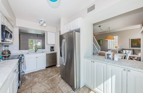 25-web-or-mls-Kitchen 3