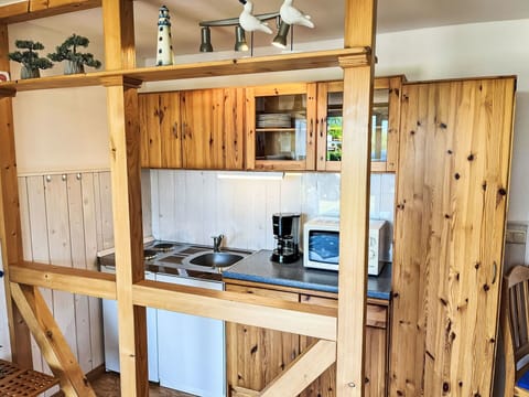 Wood, Flooring, Interior Design, Floor, Ceiling, Furniture, Wood Stain, Hardwood, Room, Plank