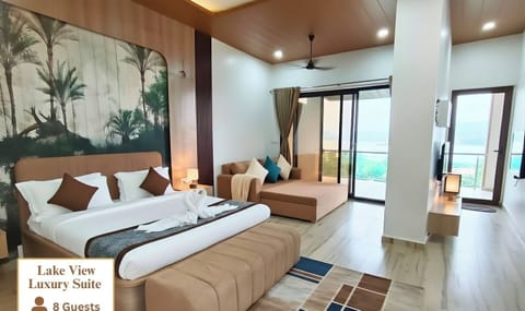 Lake View Luxury Suite | Egyptian cotton sheets, premium bedding, memory foam beds