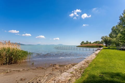 Family House, 3 Bedrooms, 2 Bathrooms, Lakeside (Lakeside Serenity House) | Beach