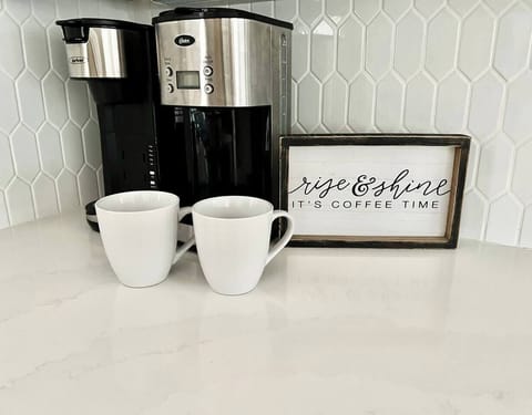 K cup and regular coffee maker