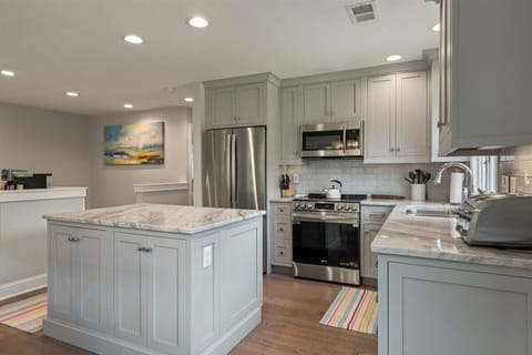 A state of the art kitchen with all the amenities 