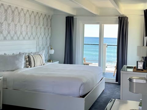 Deluxe Room, 1 King Bed, Balcony, Full Unobstructed Ocean View | Premium bedding, individually decorated, individually furnished