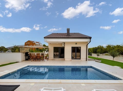 Villa (Three Bedroom House with Pool) | Outdoor pool