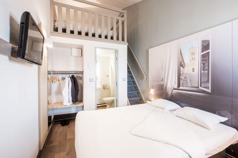 Quadruple Room, Non Smoking | Premium bedding, desk, blackout drapes, soundproofing