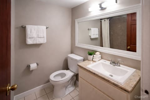 1 Queen Bed & 2 Full Bed Smoking | Bathroom | Free toiletries, towels