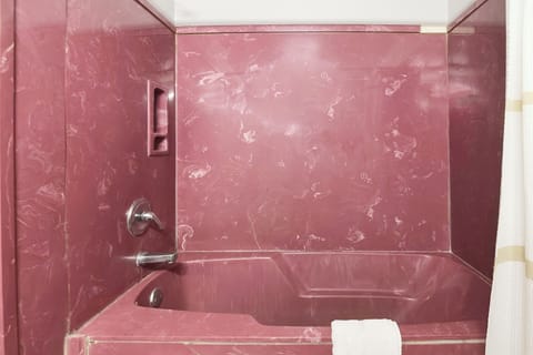 2 Full Bed Smoking | Bathroom | Free toiletries, towels