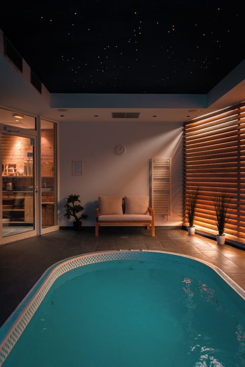 Turkish bath, body treatments, hot stone massages, Thai massages