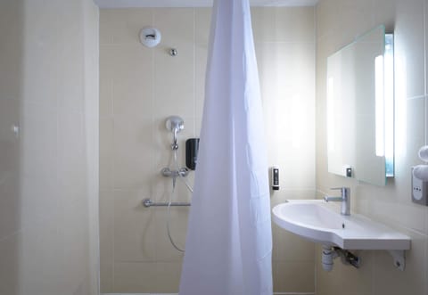 Double Room, Accessible, Non Smoking | Bathroom | Shower, free toiletries, hair dryer, towels