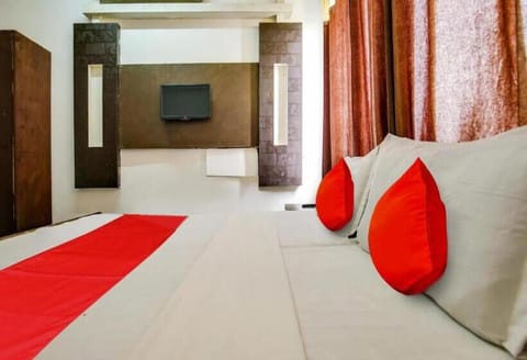 Standard Double Room | In-room safe, soundproofing, free WiFi