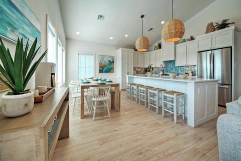 Barstool seating at the kitchen counter. (Sea La Vie)