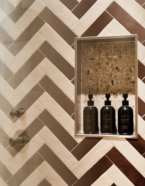 Monolocale 1 letto king e 1 divano letto (king) | Bathroom | Shower, hair dryer, towels, soap