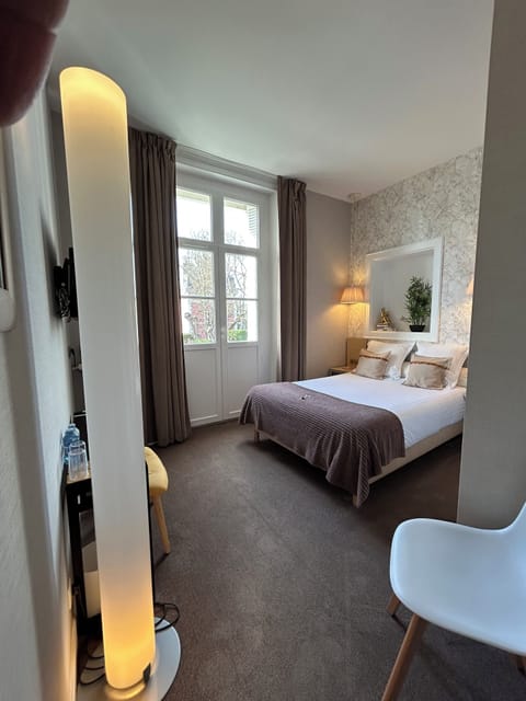 Individually decorated, desk, soundproofing, free WiFi