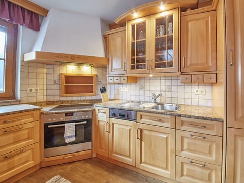 Deluxe Chalet, Mountain View | Private kitchen | Electric kettle, highchair