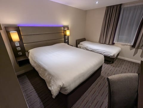 Family Quadruple Room | Desk, free WiFi, bed sheets