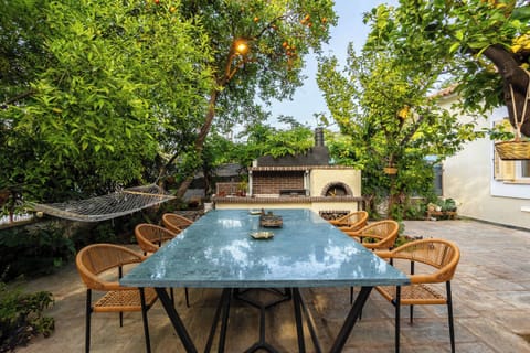 Dining under the orange trees - external bbq and cooking facilities