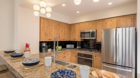Kitchen Counter Seating, Main Level