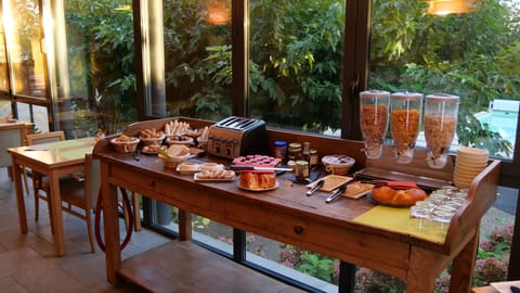 Daily buffet breakfast for a fee