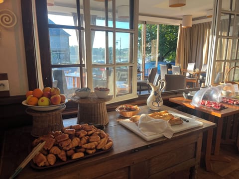 Daily buffet breakfast for a fee