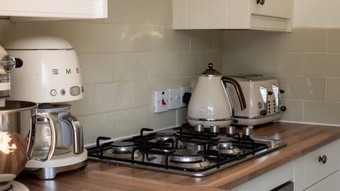 Smeg appliances match the traditional theme