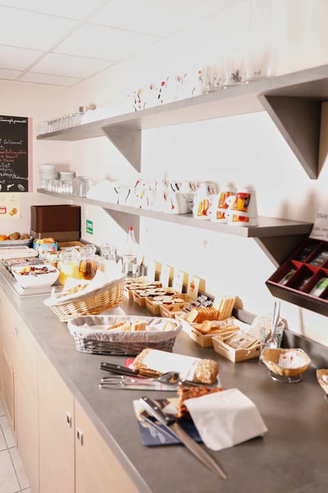 Daily buffet breakfast for a fee